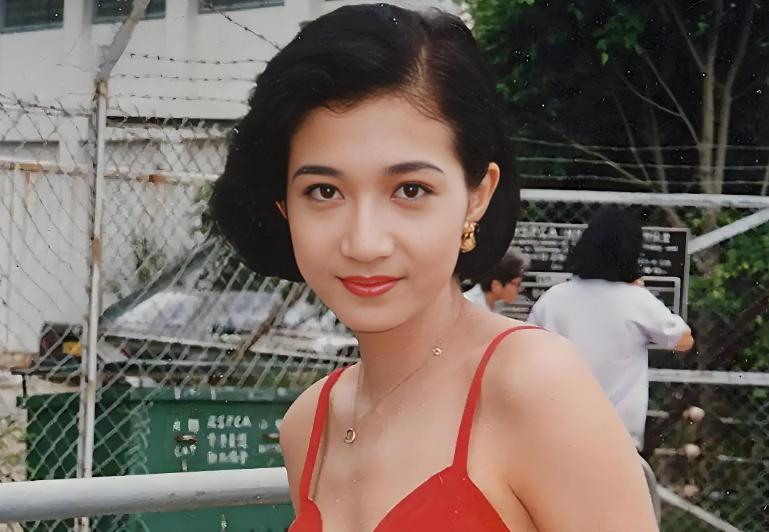 港圈短发美女_短发造型经典女星_短发女明星机场