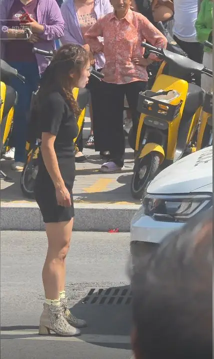 女网红陈某玲真面目曝光_美颜滤镜下的照骗现形记_网红女的著名黑料,