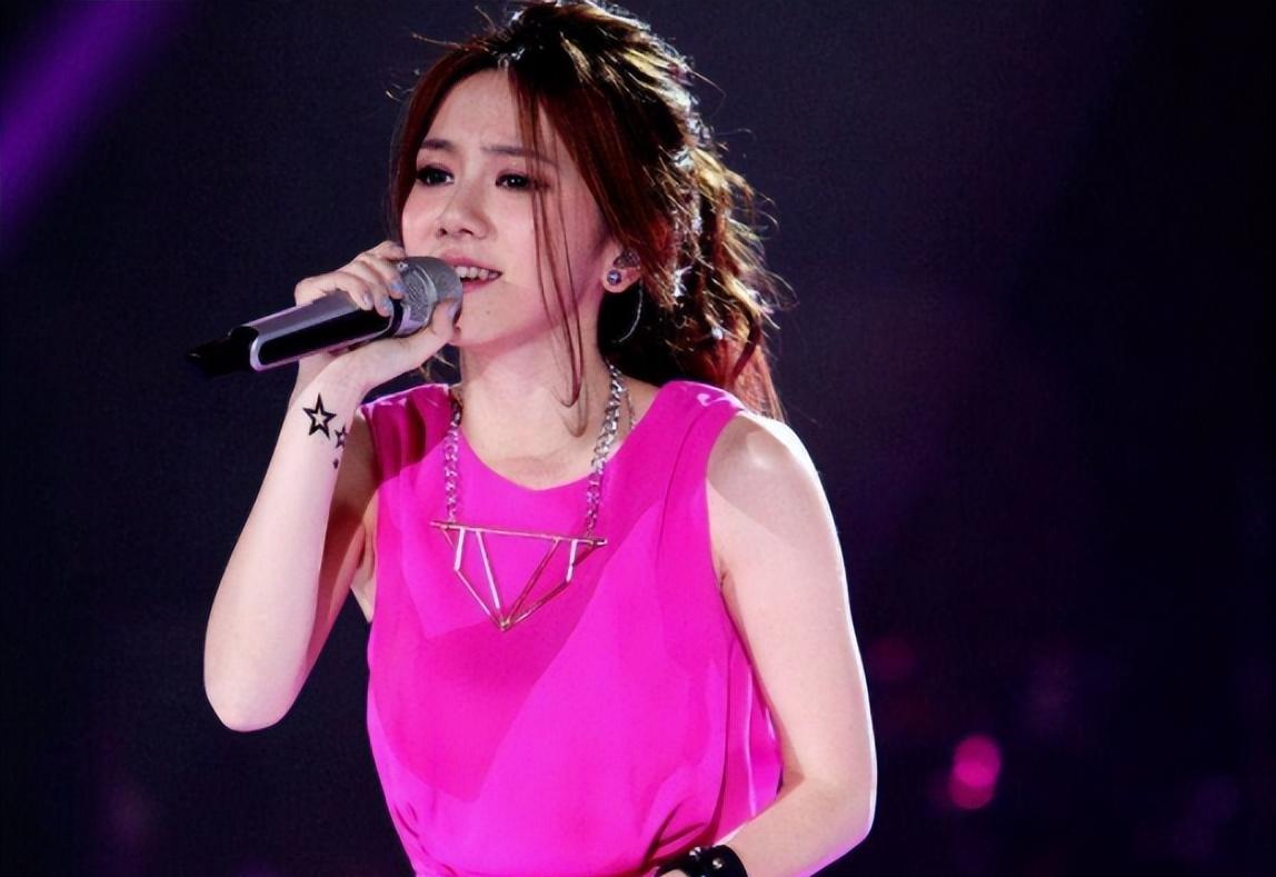 女明星生理缺陷_冯小刚白斑_明星病痛