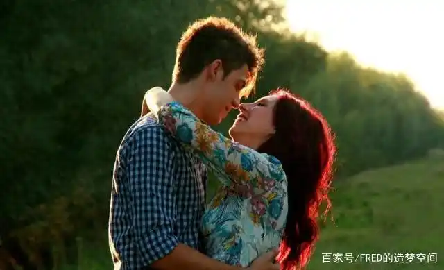 100种姿势摆拍双人_情侣摄影创意_情侣摄影姿势分享