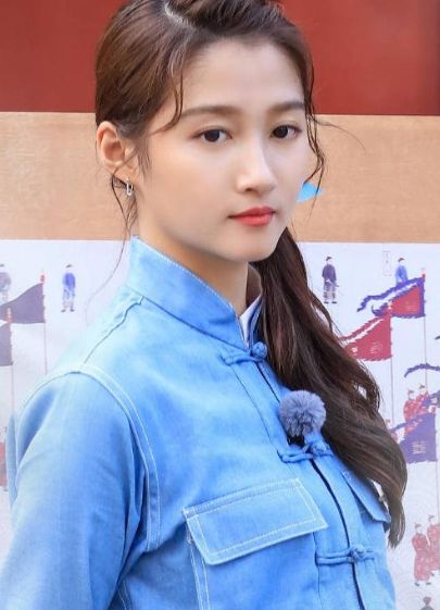 关晓彤家庭背景_娱乐圈父女关晓彤_关晓彤母亲李君
